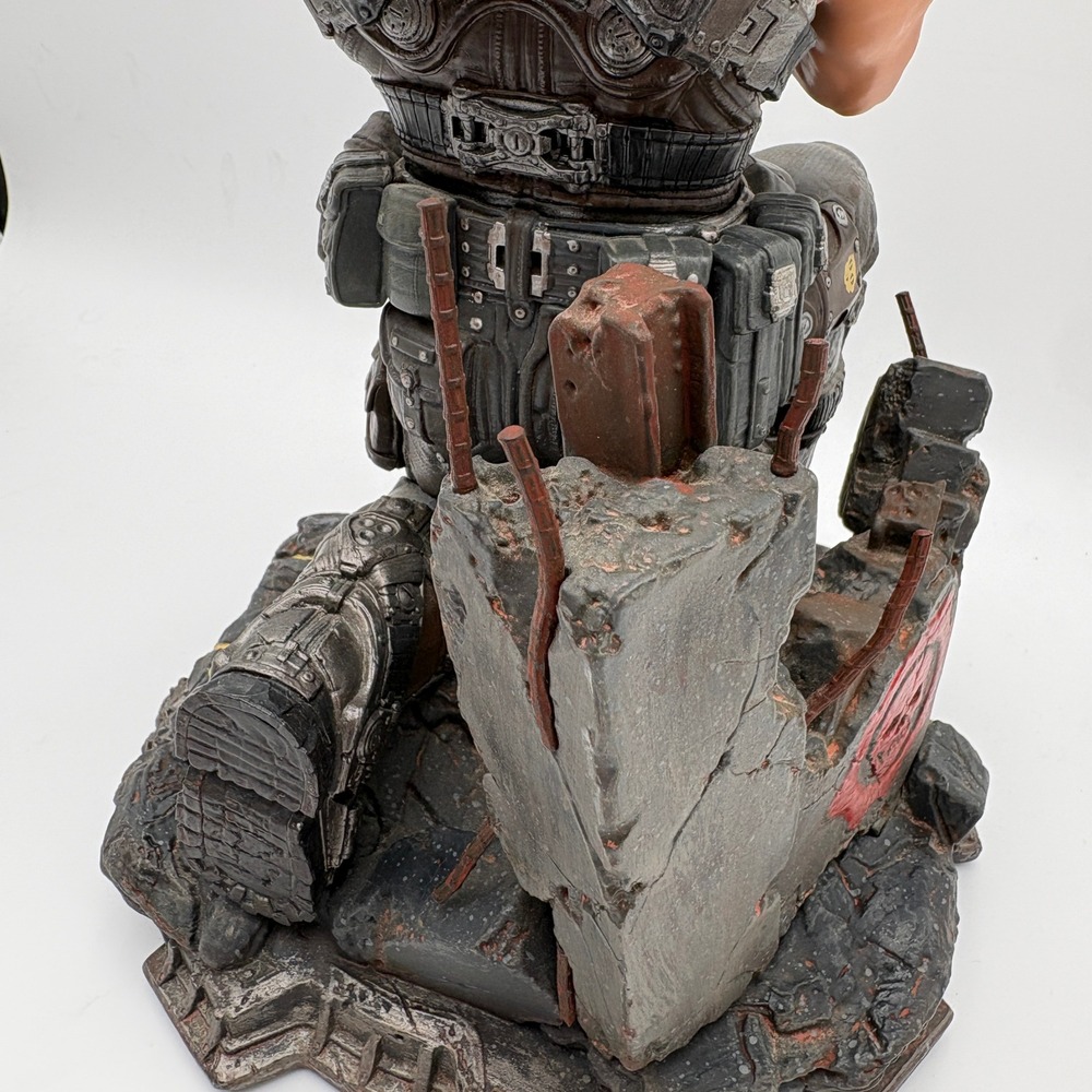 Gears of War 3 Epic Edition Xbox 360 Game, Marcus Fenix Statue, Medal, Book 2011 - Picture 13 of 16